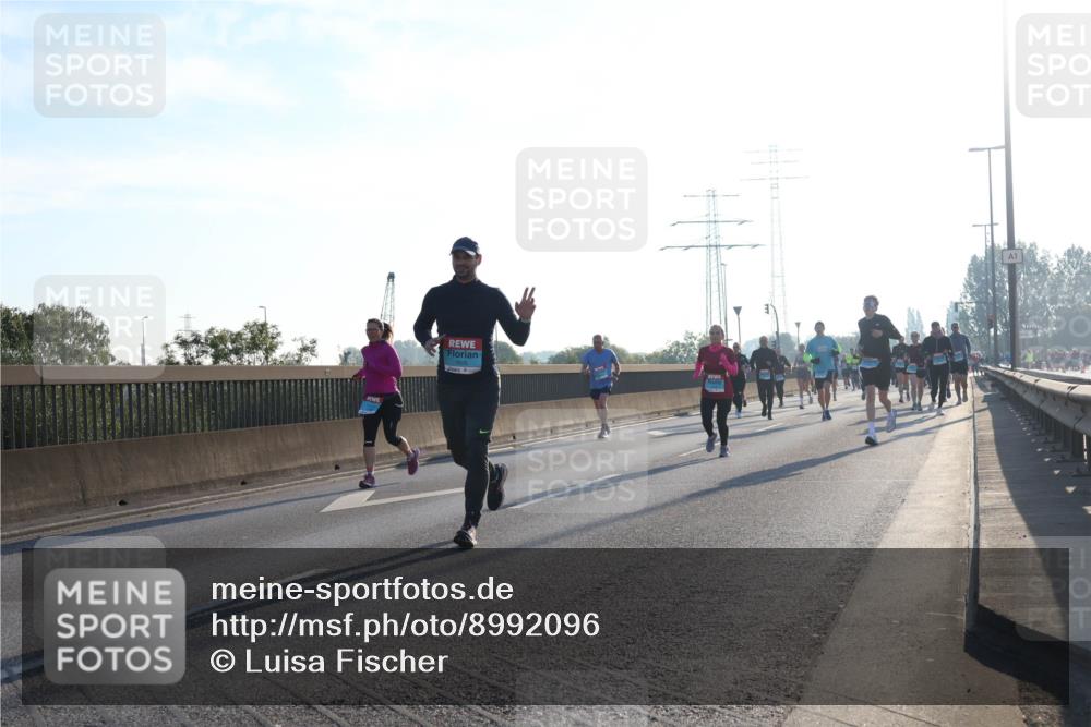 03.10.2025 - Köhlbrandbrückenlauf Luisa Fischer http://msf.ph/oto/8992096 03.10.2025 10:17:24 Position 3 1 meine-sportfotos.de