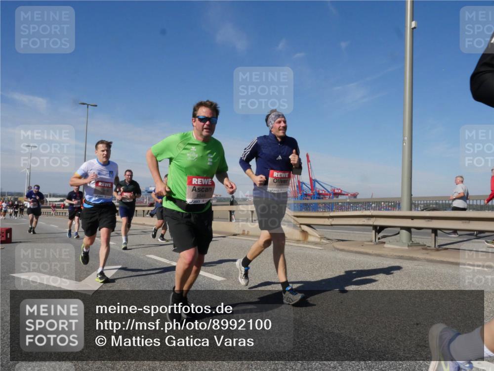 03.10.2025 - Köhlbrandbrückenlauf Matties Gatica Varas http://msf.ph/oto/8992100 03.10.2025 12:43:41 Position 2 6349 meine-sportfotos.de