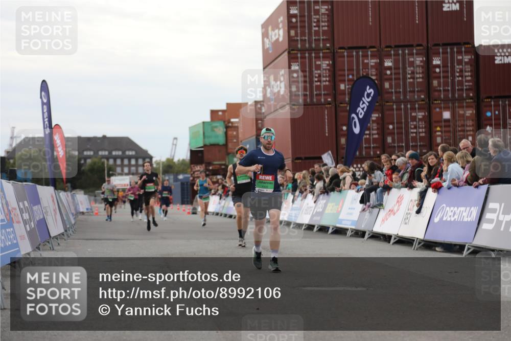 03.10.2025 - Köhlbrandbrückenlauf Yannick Fuchs http://msf.ph/oto/8992106 03.10.2025 16:03:17 Ziel 7016, 7098, 7721, 7873, 9305, 9678 meine-sportfotos.de