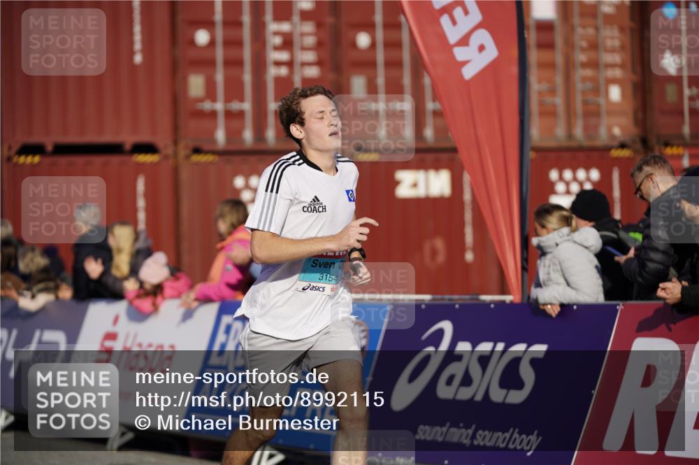 03.10.2025 - Köhlbrandbrückenlauf Michael Burmester http://msf.ph/oto/8992115 03.10.2025 09:51:14 Ziel 1032, 3154, 3460, 3740 meine-sportfotos.de