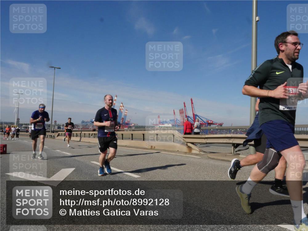 03.10.2025 - Köhlbrandbrückenlauf Matties Gatica Varas http://msf.ph/oto/8992128 03.10.2025 12:43:44 Position 2 4147 meine-sportfotos.de