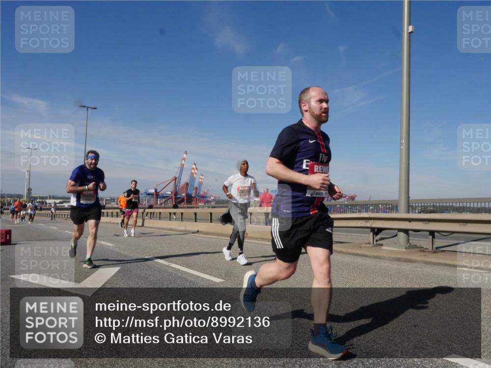 03.10.2025 - Köhlbrandbrückenlauf Matties Gatica Varas http://msf.ph/oto/8992136 03.10.2025 12:43:45 Position 2 118 meine-sportfotos.de