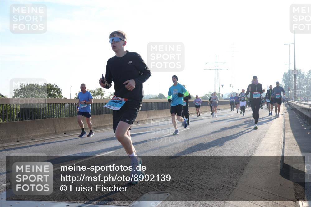 03.10.2025 - Köhlbrandbrückenlauf Luisa Fischer http://msf.ph/oto/8992139 03.10.2025 10:17:29 Position 3 1933 meine-sportfotos.de