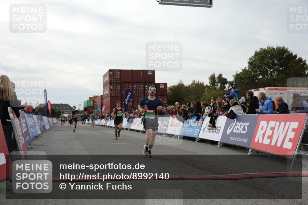 03.10.2025 - Köhlbrandbrückenlauf Yannick Fuchs http://msf.ph/oto/8992140 03.10.2025 16:03:19 Ziel 7013, 7098, 7873, 9305, 9678 meine-sportfotos.de