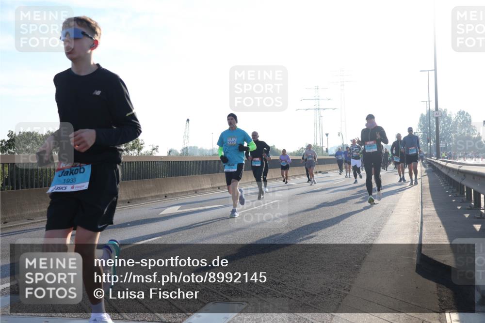 03.10.2025 - Köhlbrandbrückenlauf Luisa Fischer http://msf.ph/oto/8992145 03.10.2025 10:17:29 Position 3 1933 meine-sportfotos.de