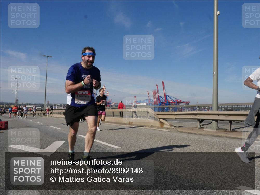 03.10.2025 - Köhlbrandbrückenlauf Matties Gatica Varas http://msf.ph/oto/8992148 03.10.2025 12:43:46 Position 2 4528 meine-sportfotos.de