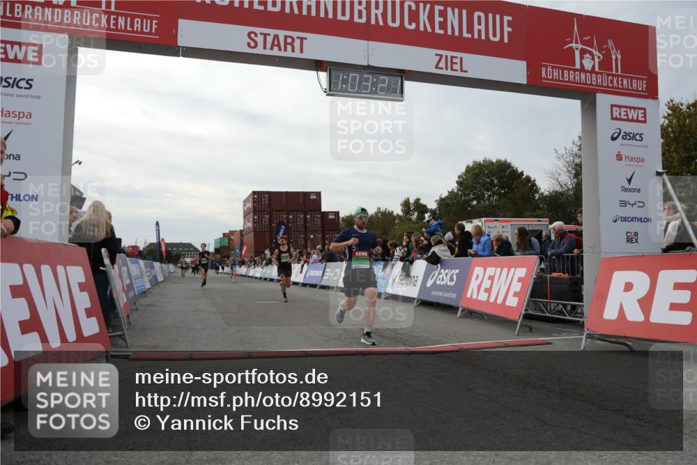 03.10.2025 - Köhlbrandbrückenlauf Yannick Fuchs http://msf.ph/oto/8992151 03.10.2025 16:03:20 Ziel 7013, 7873, 9305, 9678 meine-sportfotos.de