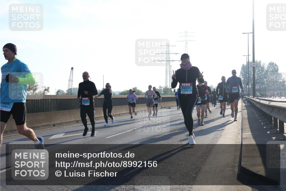03.10.2025 - Köhlbrandbrückenlauf Luisa Fischer http://msf.ph/oto/8992156 03.10.2025 10:17:30 Position 3 2776, 3326, 1 meine-sportfotos.de