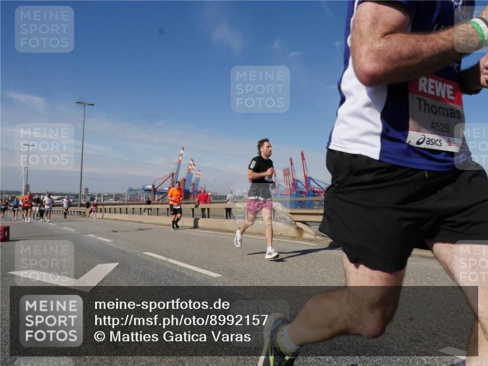 03.10.2025 - Köhlbrandbrückenlauf Matties Gatica Varas http://msf.ph/oto/8992157 03.10.2025 12:43:47 Position 2 4528 meine-sportfotos.de