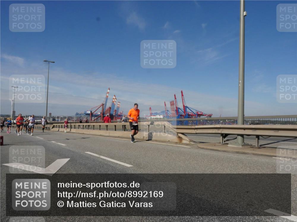 03.10.2025 - Köhlbrandbrückenlauf Matties Gatica Varas http://msf.ph/oto/8992169 03.10.2025 12:43:49 Position 2  meine-sportfotos.de