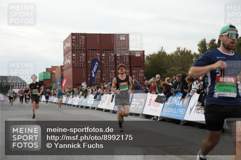 03.10.2025 - Köhlbrandbrückenlauf Yannick Fuchs http://msf.ph/oto/8992175 03.10.2025 16:03:20 Ziel 7013, 7873, 9305, 9678 meine-sportfotos.de