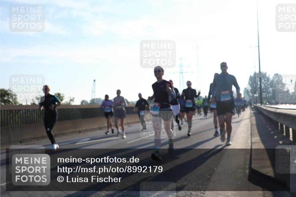 03.10.2025 - Köhlbrandbrückenlauf Luisa Fischer http://msf.ph/oto/8992179 03.10.2025 10:17:32 Position 3  meine-sportfotos.de