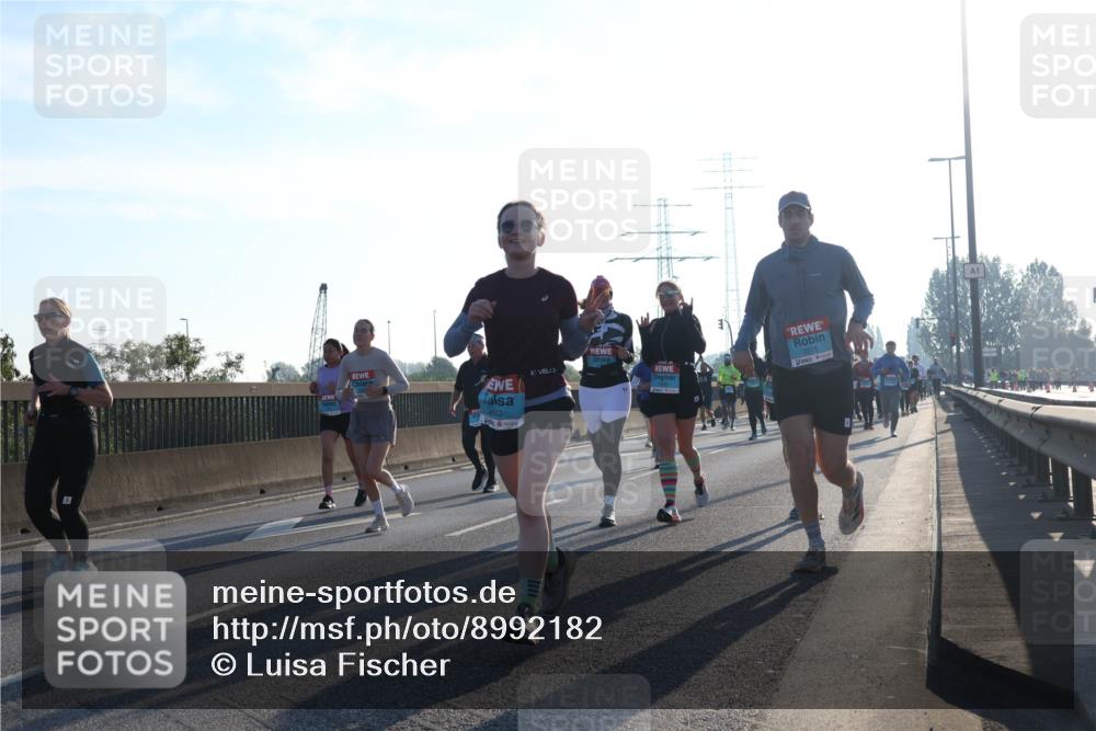 03.10.2025 - Köhlbrandbrückenlauf Luisa Fischer http://msf.ph/oto/8992182 03.10.2025 10:17:33 Position 3 3642, 3375 meine-sportfotos.de