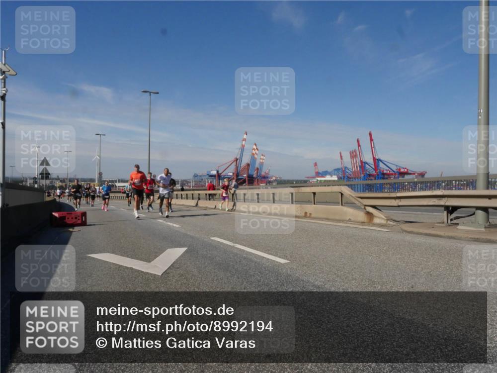03.10.2025 - Köhlbrandbrückenlauf Matties Gatica Varas http://msf.ph/oto/8992194 03.10.2025 12:43:52 Position 2  meine-sportfotos.de