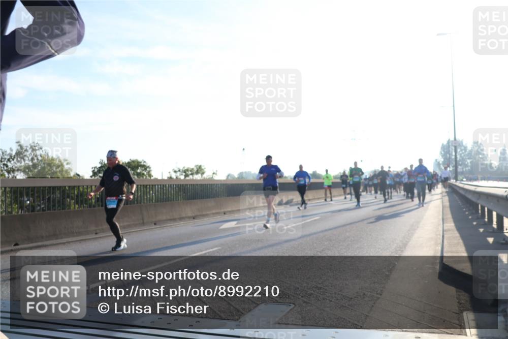03.10.2025 - Köhlbrandbrückenlauf Luisa Fischer http://msf.ph/oto/8992210 03.10.2025 10:17:36 Position 3  meine-sportfotos.de