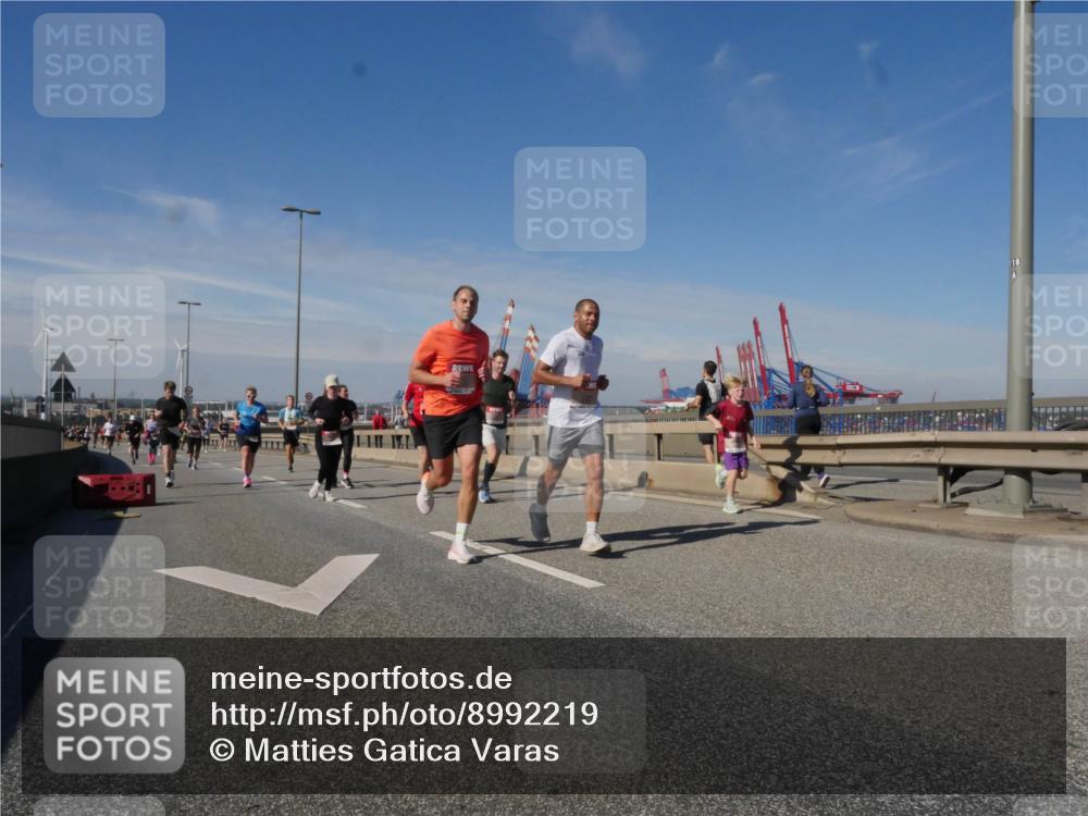 03.10.2025 - Köhlbrandbrückenlauf Matties Gatica Varas http://msf.ph/oto/8992219 03.10.2025 12:43:55 Position 2  meine-sportfotos.de