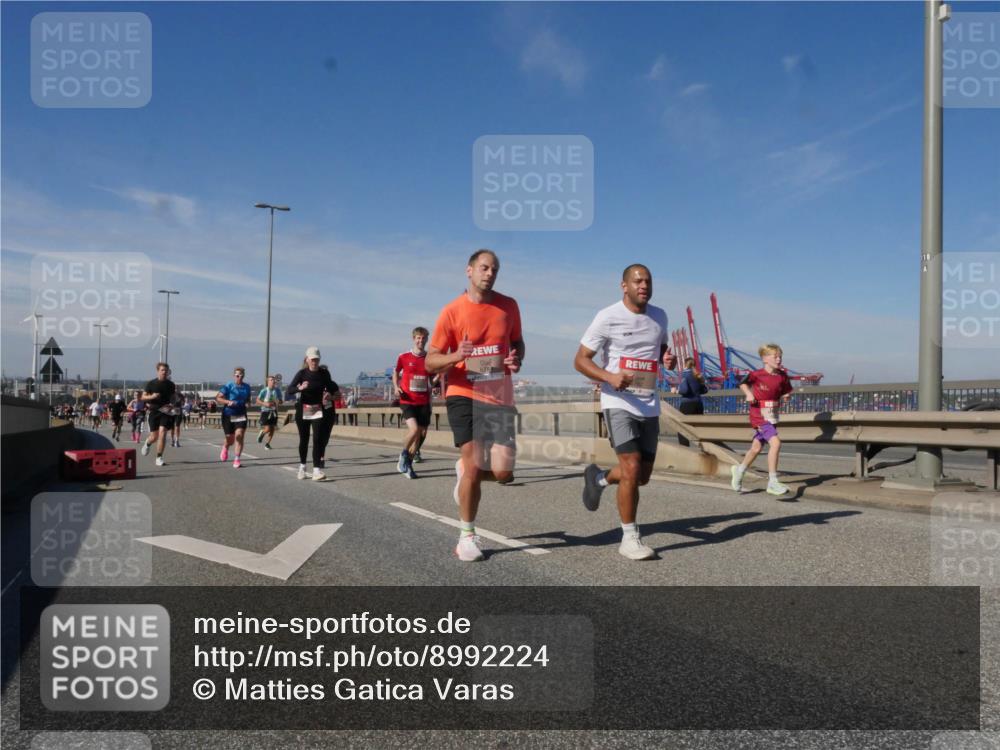 03.10.2025 - Köhlbrandbrückenlauf Matties Gatica Varas http://msf.ph/oto/8992224 03.10.2025 12:43:55 Position 2  meine-sportfotos.de