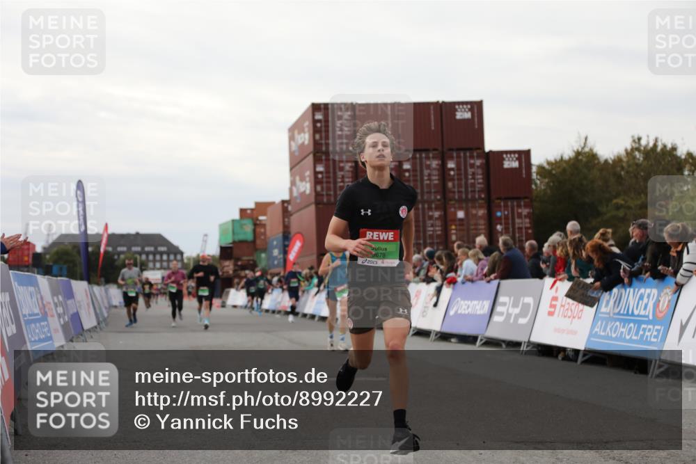 03.10.2025 - Köhlbrandbrückenlauf Yannick Fuchs http://msf.ph/oto/8992227 03.10.2025 16:03:23 Ziel 7013, 7094, 7224, 7418, 7485, 7873, 9305, 9678 meine-sportfotos.de