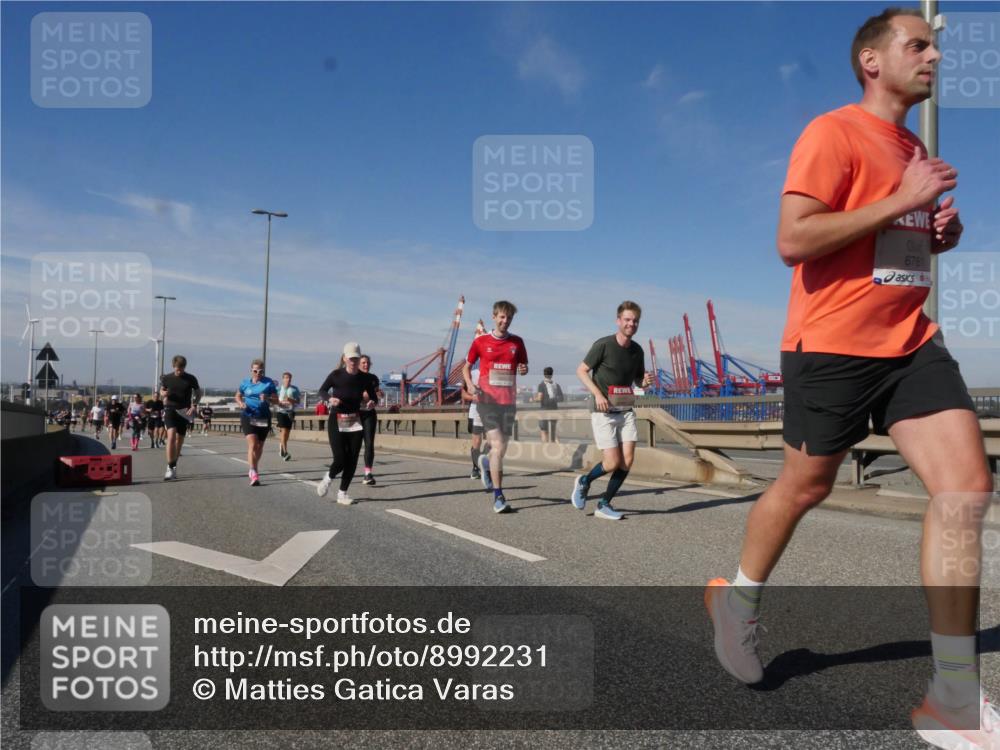 03.10.2025 - Köhlbrandbrückenlauf Matties Gatica Varas http://msf.ph/oto/8992231 03.10.2025 12:43:56 Position 2 6781 meine-sportfotos.de
