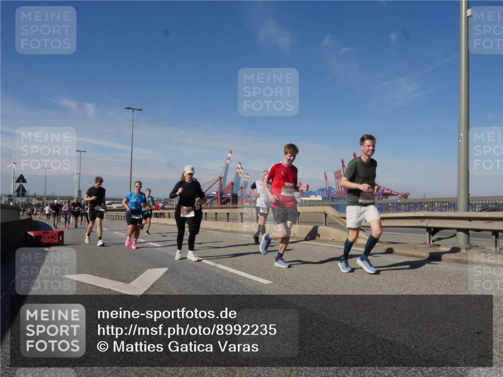 03.10.2025 - Köhlbrandbrückenlauf Matties Gatica Varas http://msf.ph/oto/8992235 03.10.2025 12:43:56 Position 2 18 meine-sportfotos.de