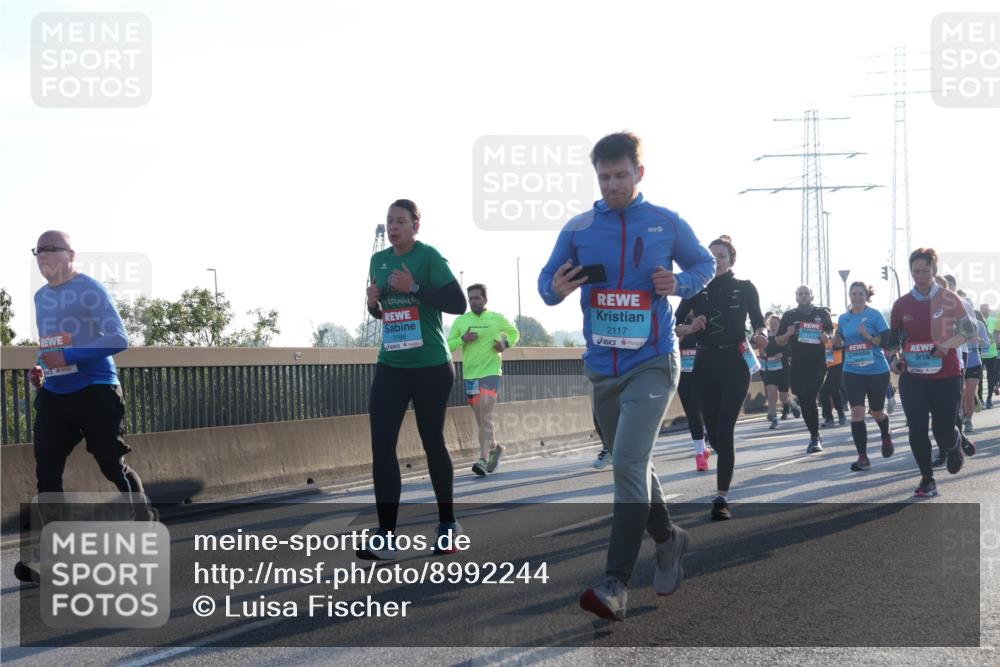 03.10.2025 - Köhlbrandbrückenlauf Luisa Fischer http://msf.ph/oto/8992244 03.10.2025 10:17:39 Position 3 3186, 2117, 29 meine-sportfotos.de