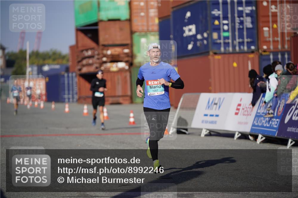 03.10.2025 - Köhlbrandbrückenlauf Michael Burmester http://msf.ph/oto/8992246 03.10.2025 09:51:28 Ziel 1057, 3082, 3401 meine-sportfotos.de