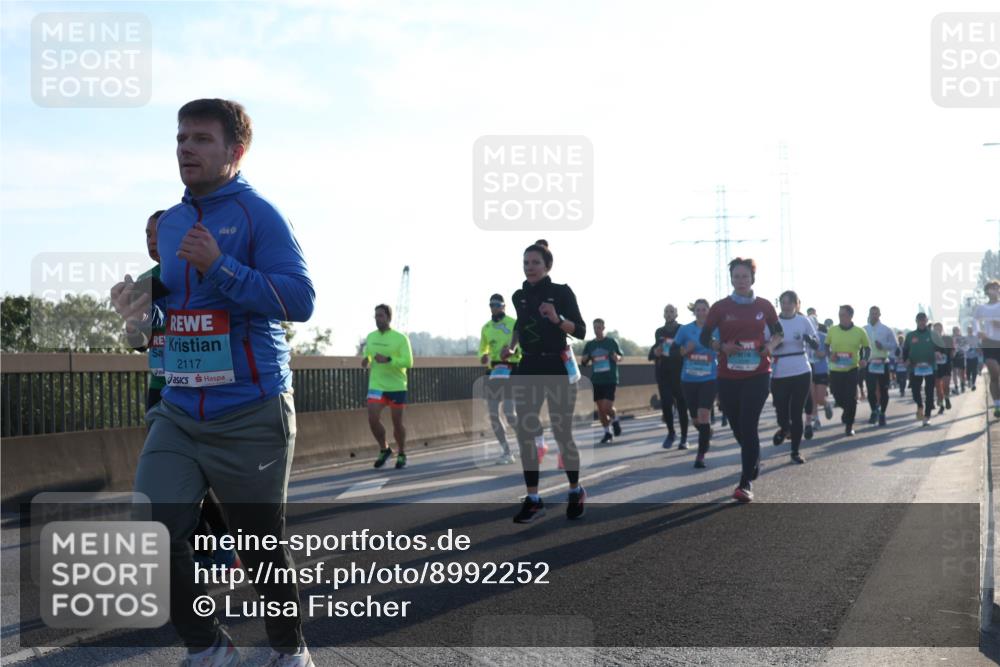 03.10.2025 - Köhlbrandbrückenlauf Luisa Fischer http://msf.ph/oto/8992252 03.10.2025 10:17:40 Position 3 2117 meine-sportfotos.de