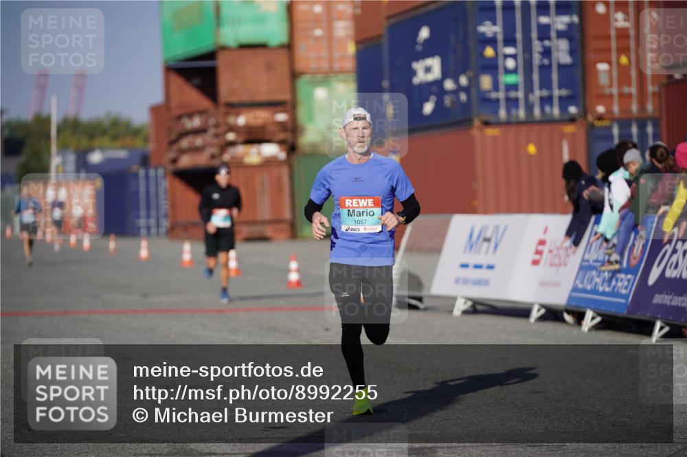 03.10.2025 - Köhlbrandbrückenlauf Michael Burmester http://msf.ph/oto/8992255 03.10.2025 09:51:28 Ziel 1057, 3082, 3401 meine-sportfotos.de