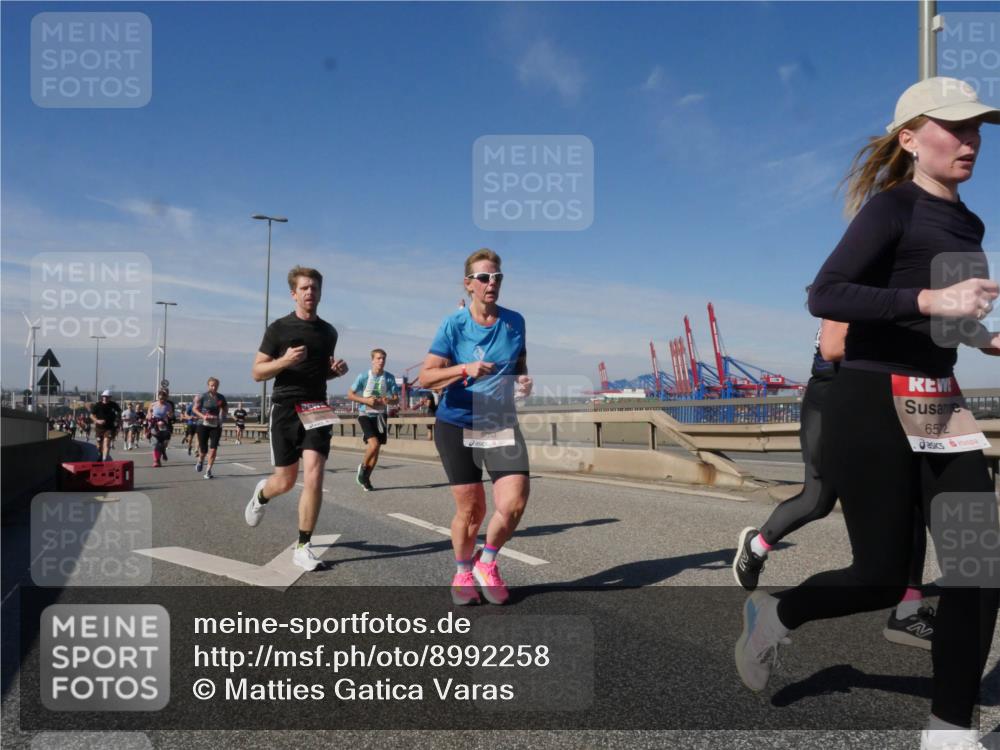 03.10.2025 - Köhlbrandbrückenlauf Matties Gatica Varas http://msf.ph/oto/8992258 03.10.2025 12:43:59 Position 2 5753, 6572 meine-sportfotos.de