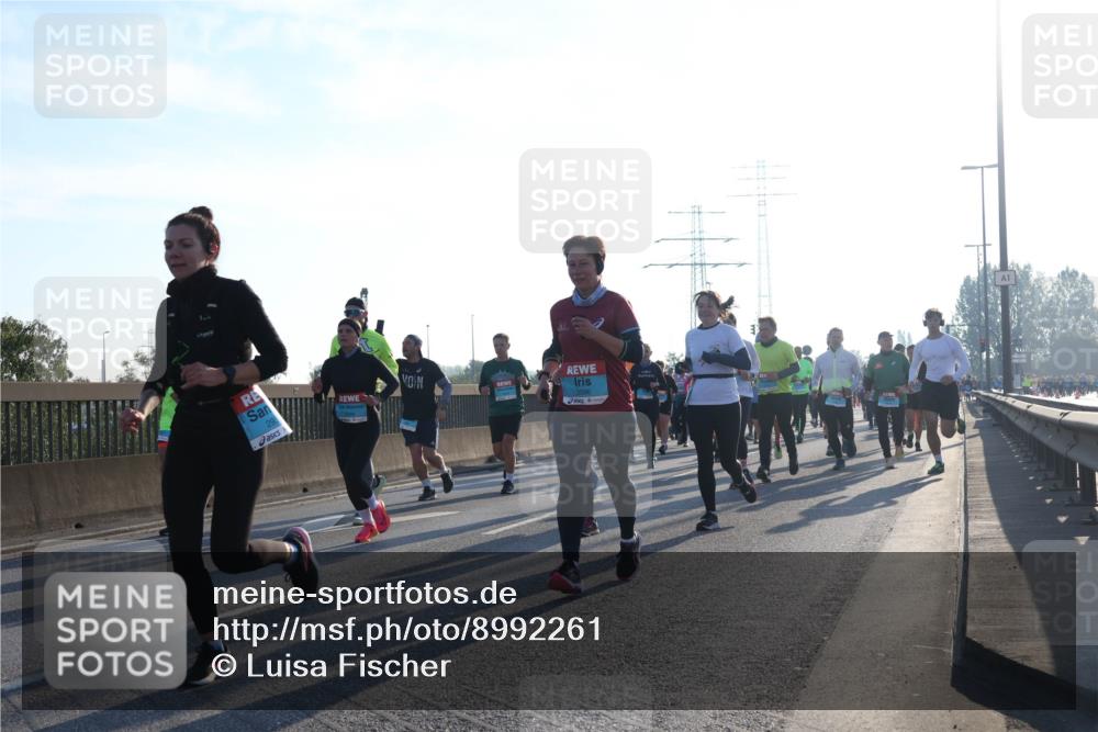 03.10.2025 - Köhlbrandbrückenlauf Luisa Fischer http://msf.ph/oto/8992261 03.10.2025 10:17:41 Position 3 29 meine-sportfotos.de