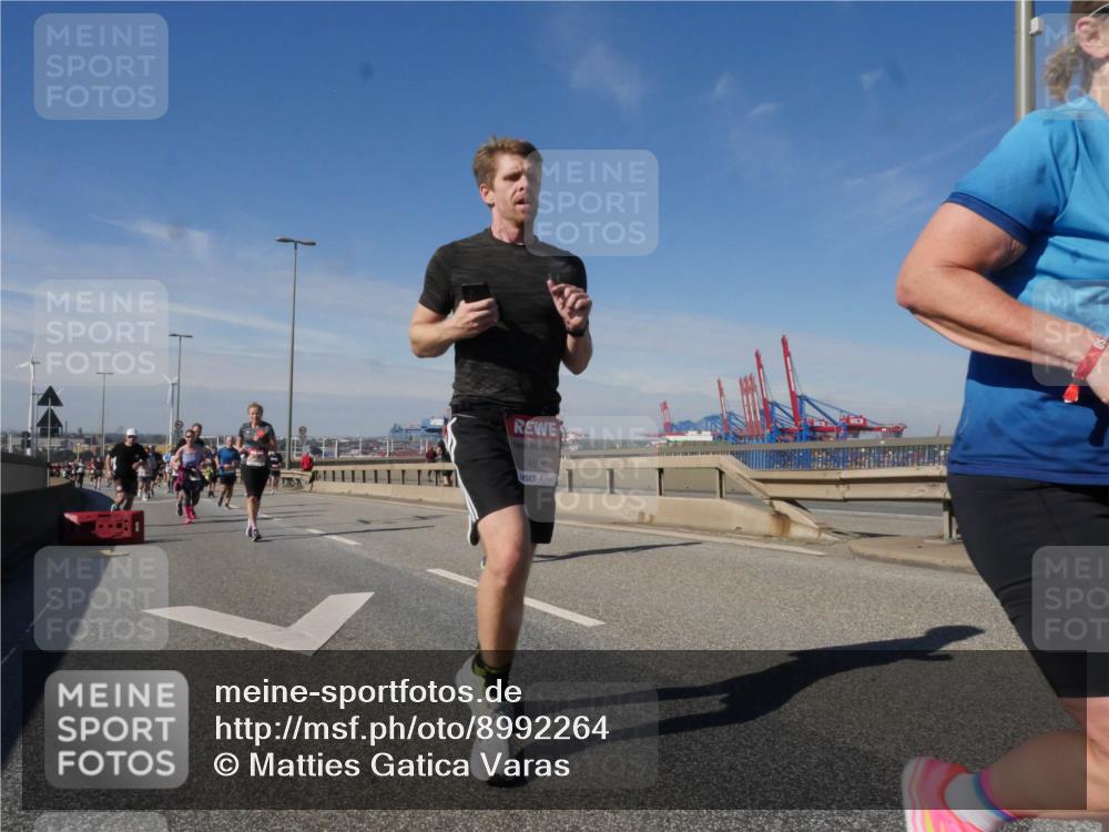 03.10.2025 - Köhlbrandbrückenlauf Matties Gatica Varas http://msf.ph/oto/8992264 03.10.2025 12:44:00 Position 2 4505 meine-sportfotos.de