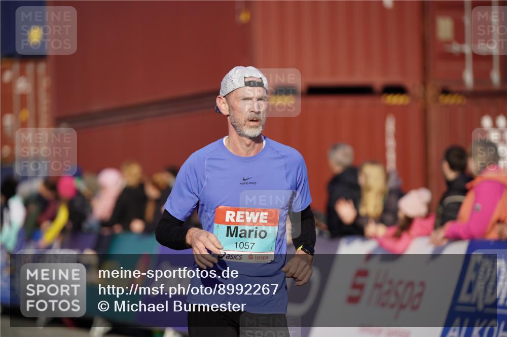03.10.2025 - Köhlbrandbrückenlauf Michael Burmester http://msf.ph/oto/8992267 03.10.2025 09:51:30 Ziel 1034, 1057, 3401 meine-sportfotos.de