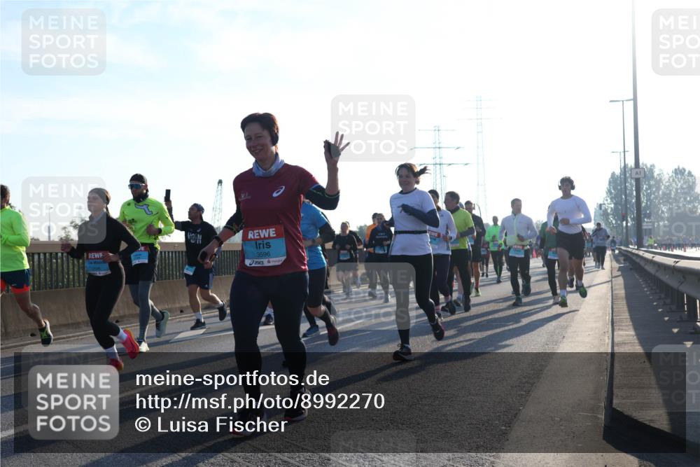 03.10.2025 - Köhlbrandbrückenlauf Luisa Fischer http://msf.ph/oto/8992270 03.10.2025 10:17:42 Position 3 3596 meine-sportfotos.de