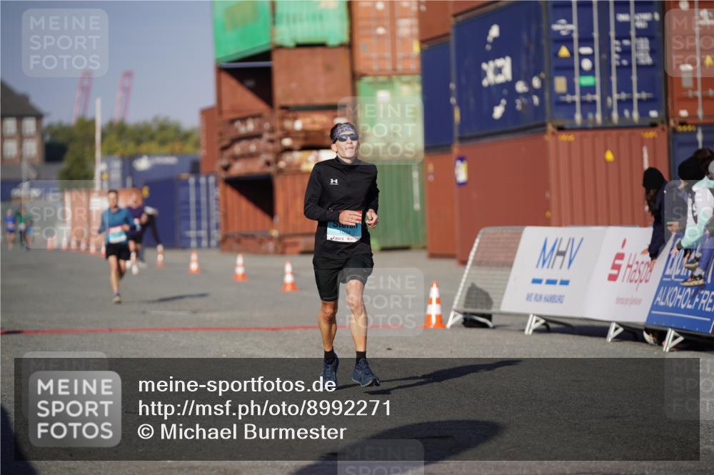 03.10.2025 - Köhlbrandbrückenlauf Michael Burmester http://msf.ph/oto/8992271 03.10.2025 09:51:32 Ziel 1034, 1057 meine-sportfotos.de