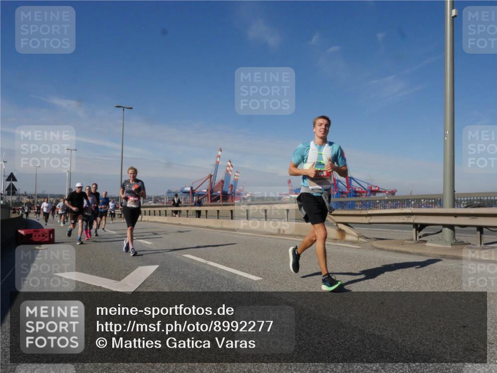 03.10.2025 - Köhlbrandbrückenlauf Matties Gatica Varas http://msf.ph/oto/8992277 03.10.2025 12:44:01 Position 2  meine-sportfotos.de