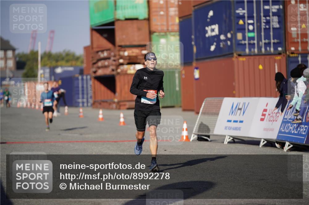 03.10.2025 - Köhlbrandbrückenlauf Michael Burmester http://msf.ph/oto/8992278 03.10.2025 09:51:33 Ziel 1034, 1057 meine-sportfotos.de