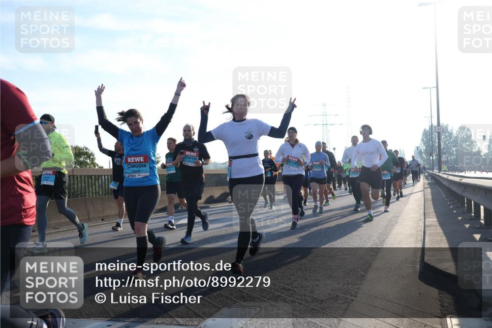 03.10.2025 - Köhlbrandbrückenlauf Luisa Fischer http://msf.ph/oto/8992279 03.10.2025 10:17:43 Position 3 3666, 749 meine-sportfotos.de