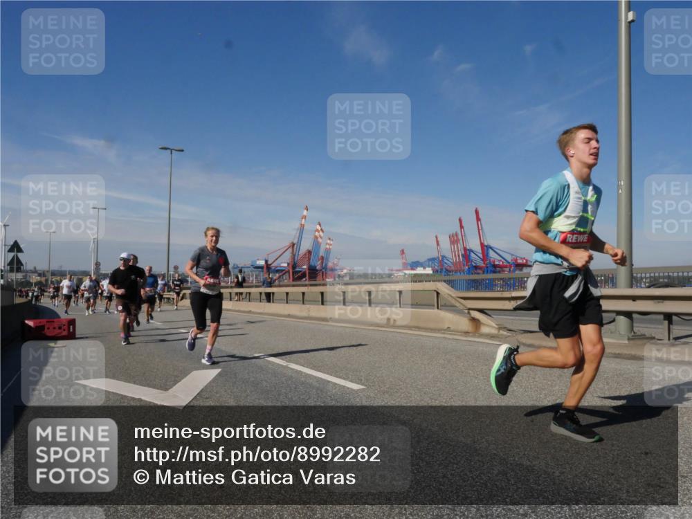 03.10.2025 - Köhlbrandbrückenlauf Matties Gatica Varas http://msf.ph/oto/8992282 03.10.2025 12:44:02 Position 2  meine-sportfotos.de