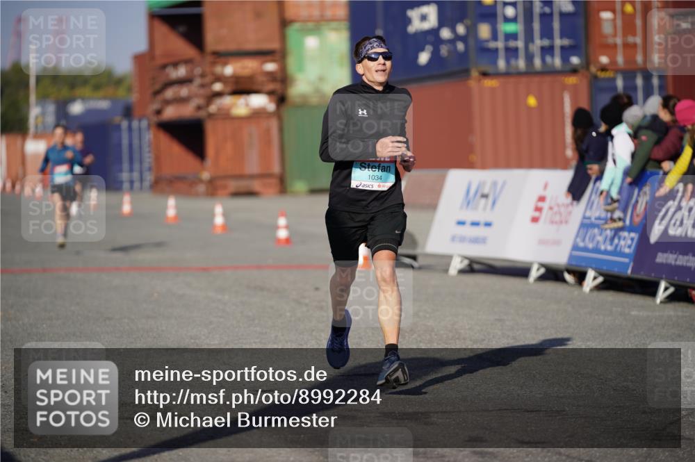 03.10.2025 - Köhlbrandbrückenlauf Michael Burmester http://msf.ph/oto/8992284 03.10.2025 09:51:34 Ziel 1034, 1057 meine-sportfotos.de