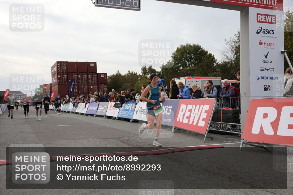 03.10.2025 - Köhlbrandbrückenlauf Yannick Fuchs http://msf.ph/oto/8992293 03.10.2025 16:03:26 Ziel 7013, 7094, 7224, 7418, 7485, 7873, 9103, 9678 meine-sportfotos.de