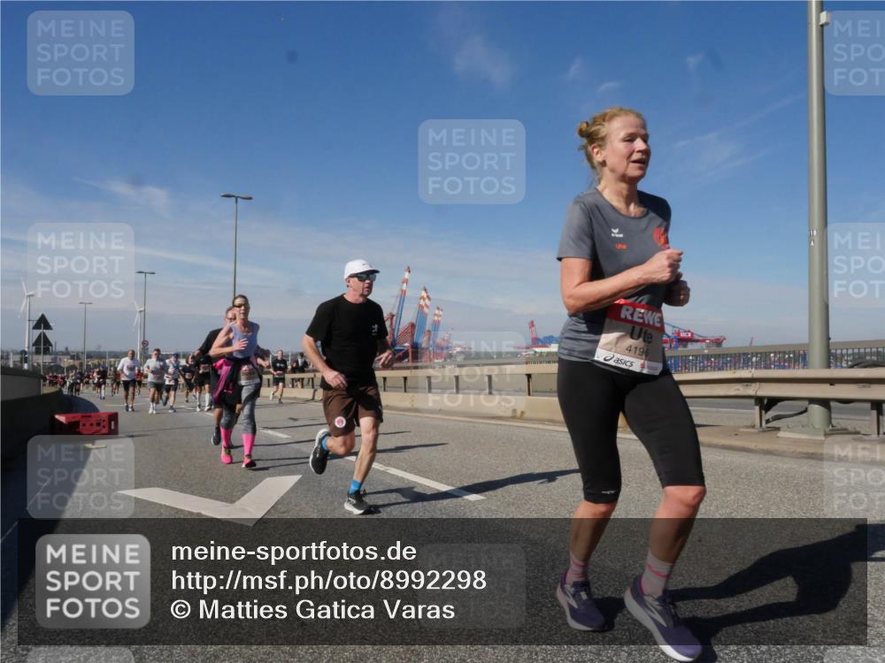 03.10.2025 - Köhlbrandbrückenlauf Matties Gatica Varas http://msf.ph/oto/8992298 03.10.2025 12:44:04 Position 2 4196 meine-sportfotos.de