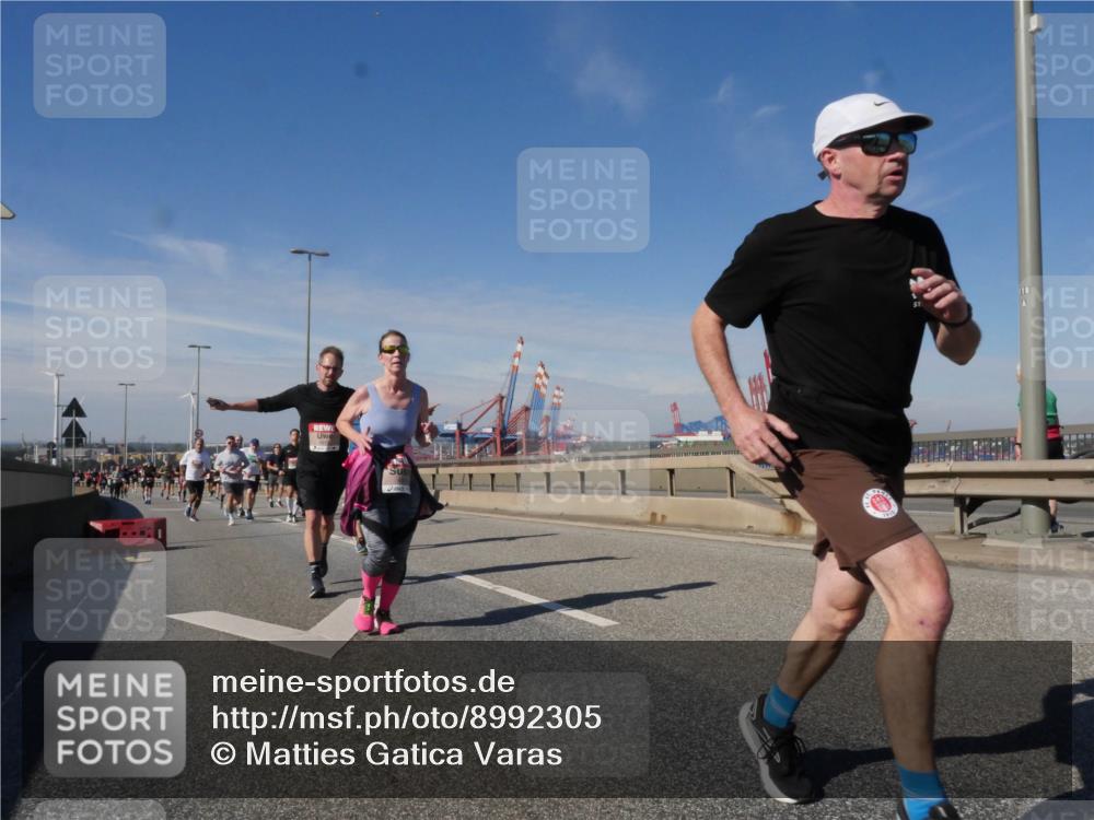 03.10.2025 - Köhlbrandbrückenlauf Matties Gatica Varas http://msf.ph/oto/8992305 03.10.2025 12:44:05 Position 2  meine-sportfotos.de