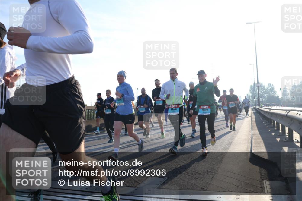 03.10.2025 - Köhlbrandbrückenlauf Luisa Fischer http://msf.ph/oto/8992306 03.10.2025 10:17:45 Position 3 100 meine-sportfotos.de