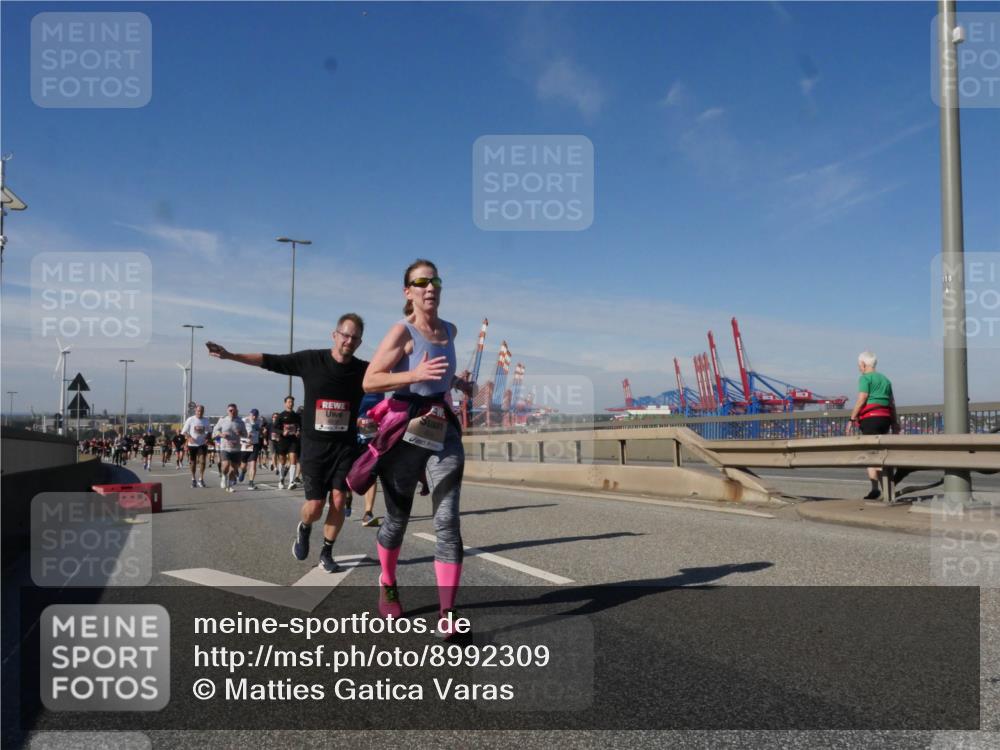 03.10.2025 - Köhlbrandbrückenlauf Matties Gatica Varas http://msf.ph/oto/8992309 03.10.2025 12:44:05 Position 2 18 meine-sportfotos.de