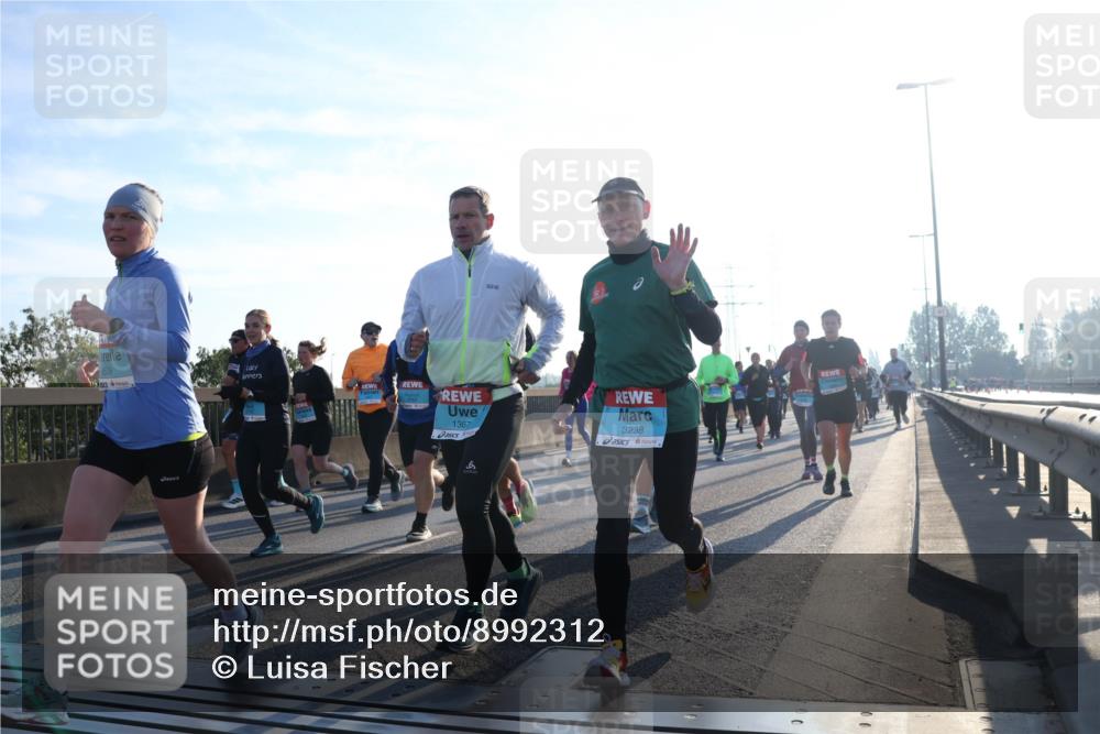 03.10.2025 - Köhlbrandbrückenlauf Luisa Fischer http://msf.ph/oto/8992312 03.10.2025 10:17:46 Position 3 1539, 1367, 3238, 100, 00 meine-sportfotos.de