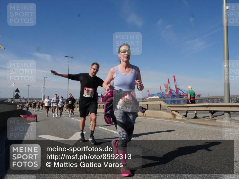 03.10.2025 - Köhlbrandbrückenlauf Matties Gatica Varas http://msf.ph/oto/8992313 03.10.2025 12:44:06 Position 2 4975, 4514 meine-sportfotos.de