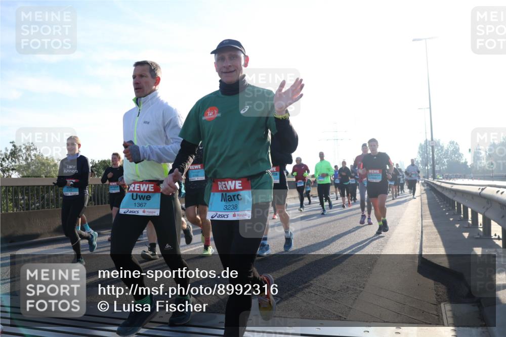 03.10.2025 - Köhlbrandbrückenlauf Luisa Fischer http://msf.ph/oto/8992316 03.10.2025 10:17:46 Position 3 1367, 3238, 100, 00 meine-sportfotos.de