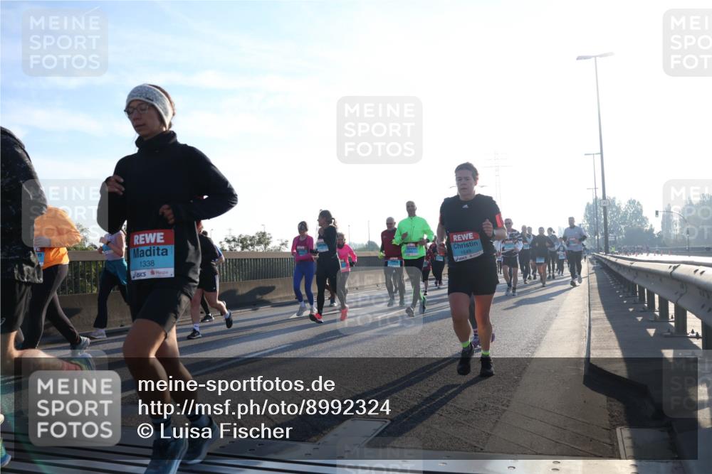 03.10.2025 - Köhlbrandbrückenlauf Luisa Fischer http://msf.ph/oto/8992324 03.10.2025 10:17:47 Position 3 1338, 1649, 00, 00 meine-sportfotos.de