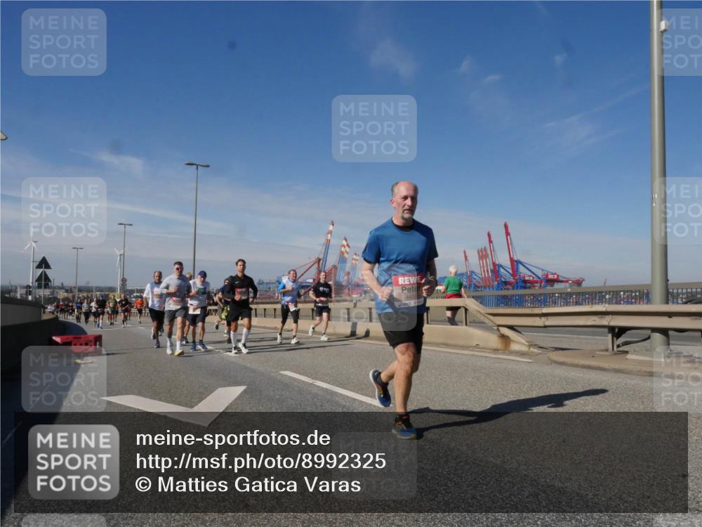 03.10.2025 - Köhlbrandbrückenlauf Matties Gatica Varas http://msf.ph/oto/8992325 03.10.2025 12:44:07 Position 2 4412 meine-sportfotos.de