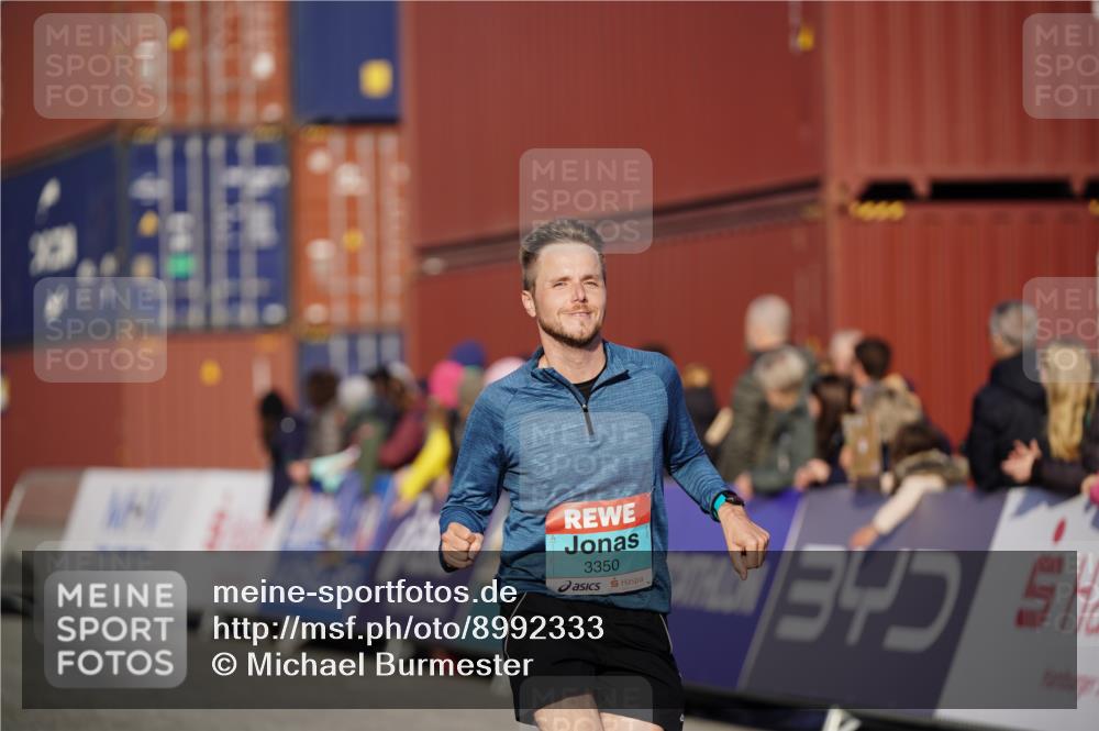 03.10.2025 - Köhlbrandbrückenlauf Michael Burmester http://msf.ph/oto/8992333 03.10.2025 09:51:42 Ziel 1034, 3350 meine-sportfotos.de